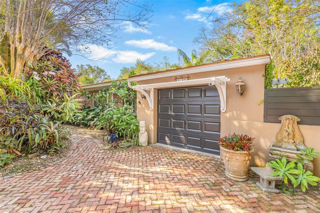Recently Sold: $1,200,000 (3 beds, 2 baths, 1488 Square Feet)