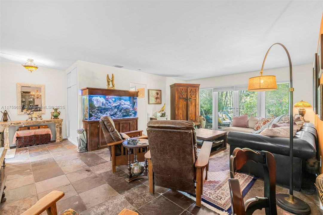 Recently Sold: $1,200,000 (3 beds, 2 baths, 1488 Square Feet)