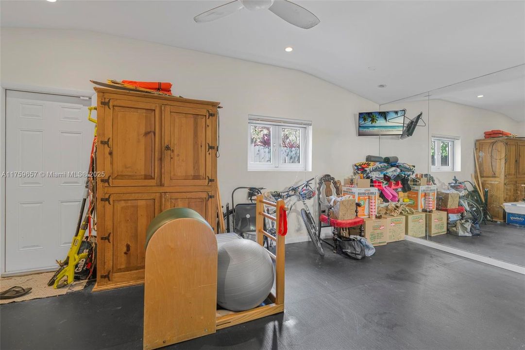 Recently Sold: $1,200,000 (3 beds, 2 baths, 1488 Square Feet)