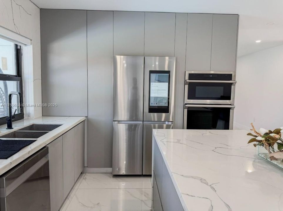 Недавно продано: $995,000 (4 спален, 3 ванн, 2039 Квадратных фут)