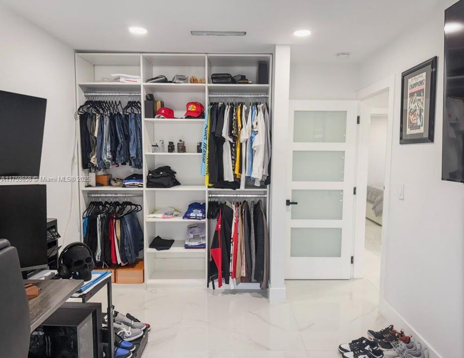 Недавно продано: $995,000 (4 спален, 3 ванн, 2039 Квадратных фут)