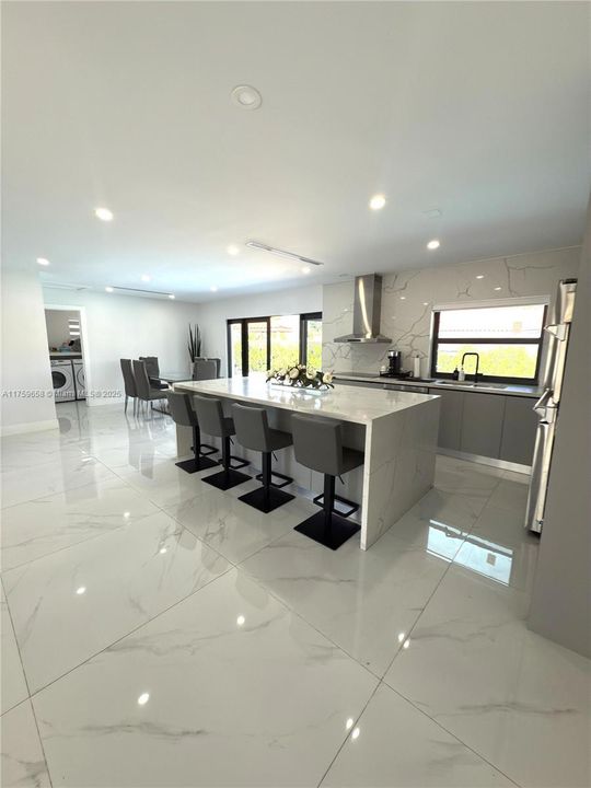 Недавно продано: $995,000 (4 спален, 3 ванн, 2039 Квадратных фут)