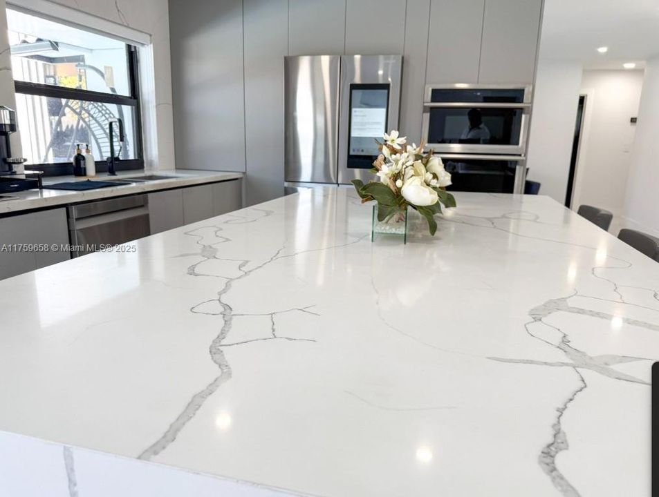 Недавно продано: $995,000 (4 спален, 3 ванн, 2039 Квадратных фут)