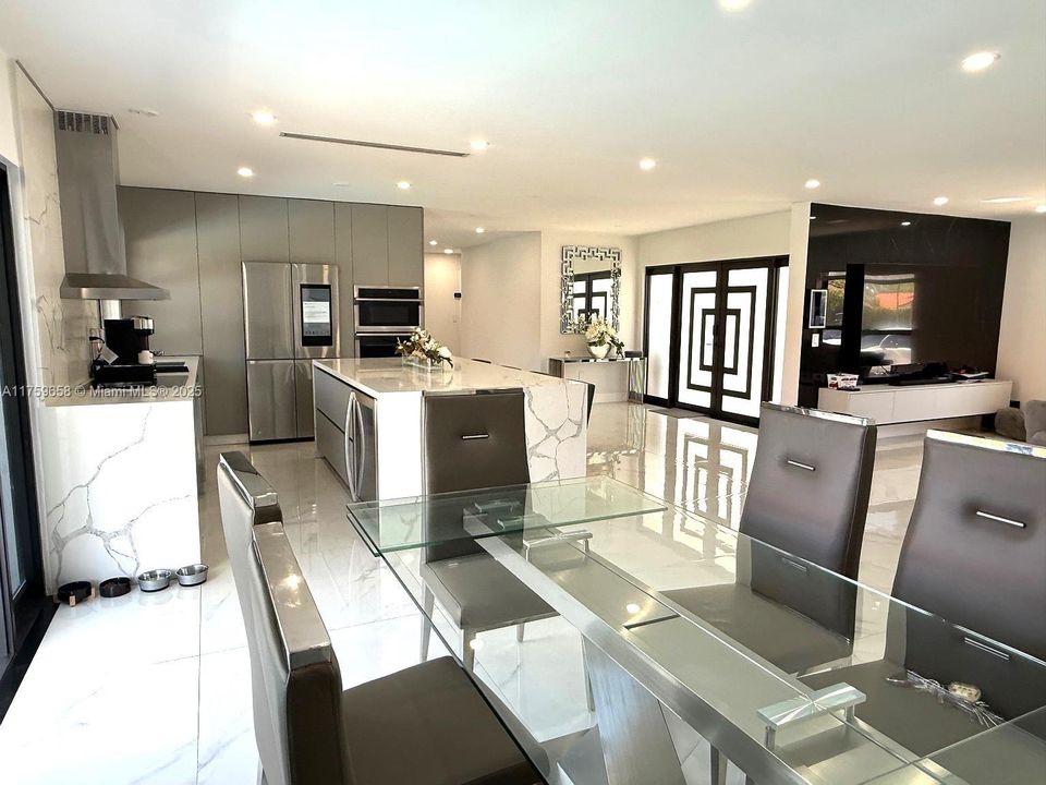 Недавно продано: $995,000 (4 спален, 3 ванн, 2039 Квадратных фут)