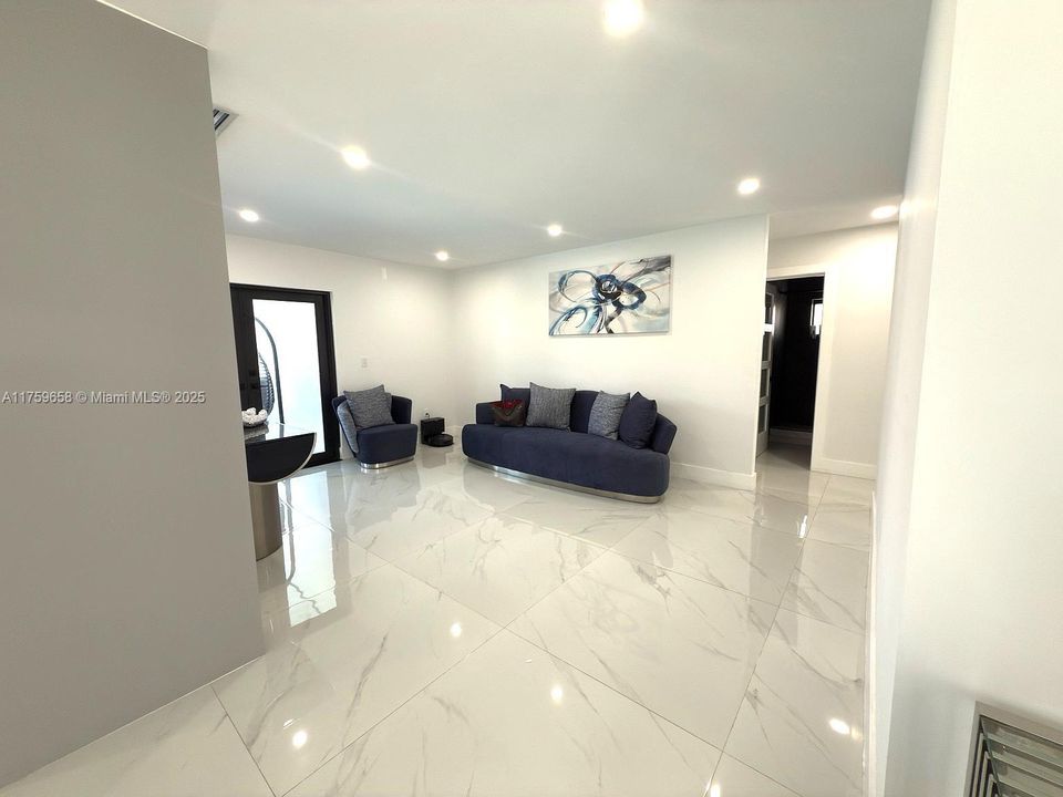 Недавно продано: $995,000 (4 спален, 3 ванн, 2039 Квадратных фут)