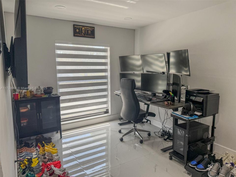 Недавно продано: $995,000 (4 спален, 3 ванн, 2039 Квадратных фут)