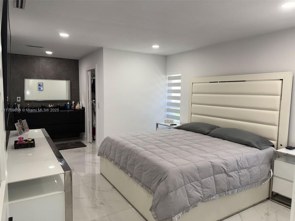 Недавно продано: $995,000 (4 спален, 3 ванн, 2039 Квадратных фут)