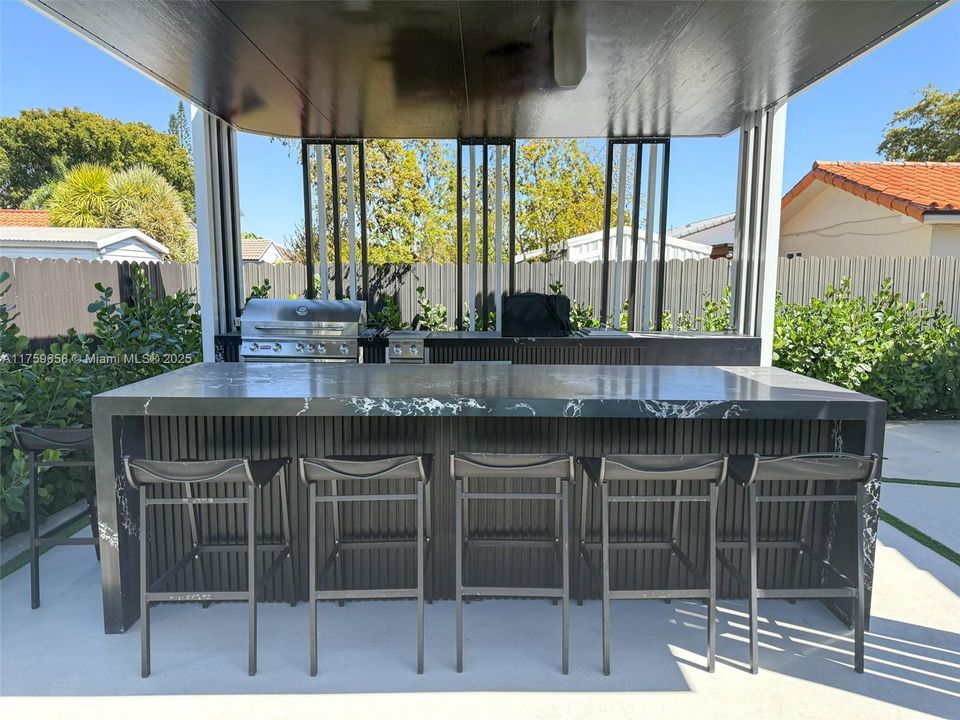 Недавно продано: $995,000 (4 спален, 3 ванн, 2039 Квадратных фут)