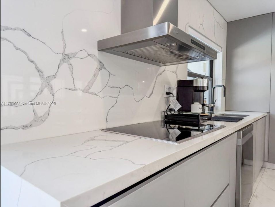 Недавно продано: $995,000 (4 спален, 3 ванн, 2039 Квадратных фут)