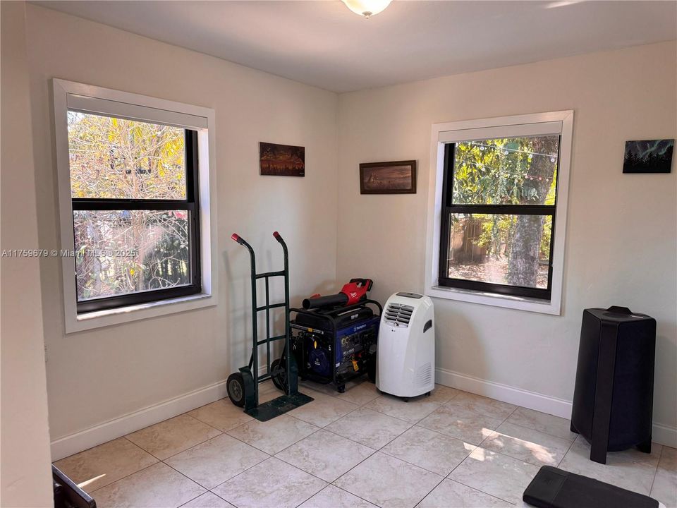 Recently Sold: $485,000 (3 beds, 1 baths, 1112 Square Feet)