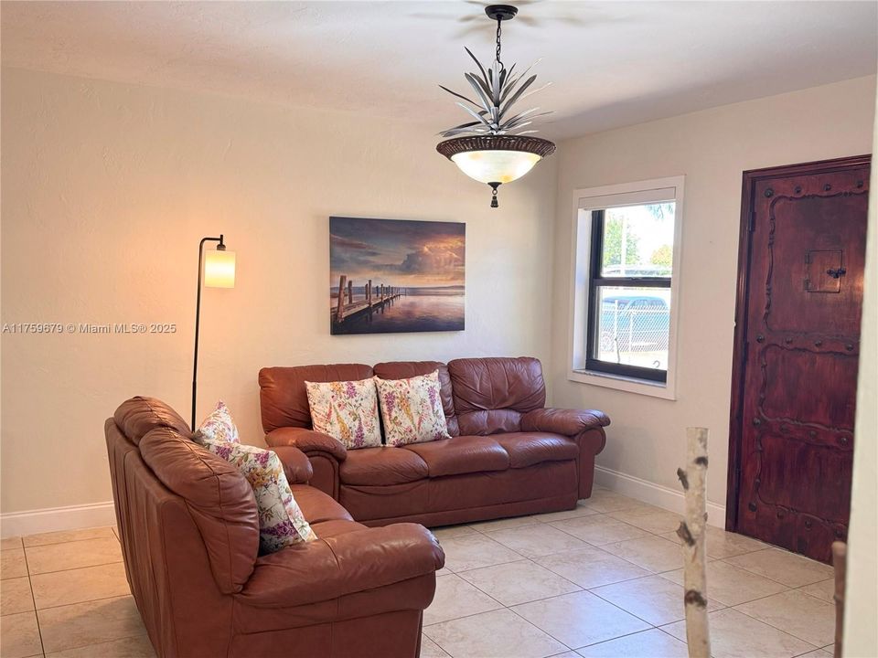 Recently Sold: $485,000 (3 beds, 1 baths, 1112 Square Feet)