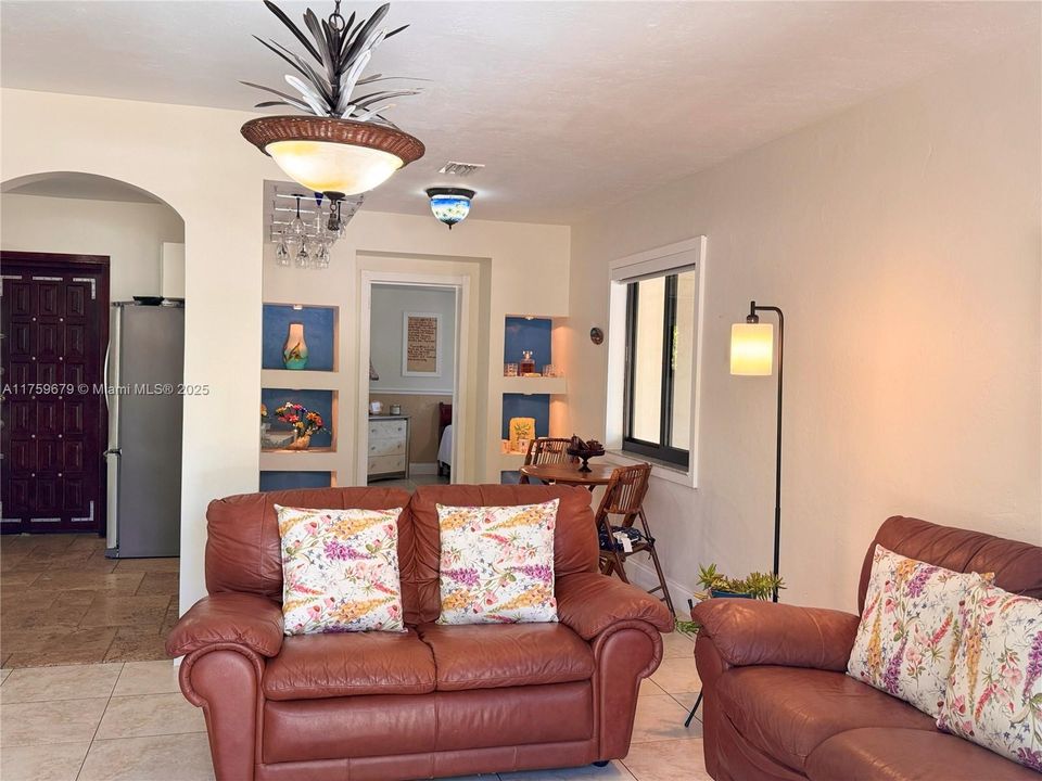 Recently Sold: $485,000 (3 beds, 1 baths, 1112 Square Feet)