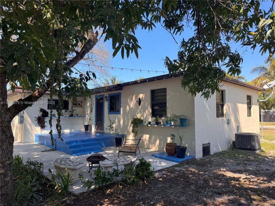 Recently Sold: $485,000 (3 beds, 1 baths, 1112 Square Feet)