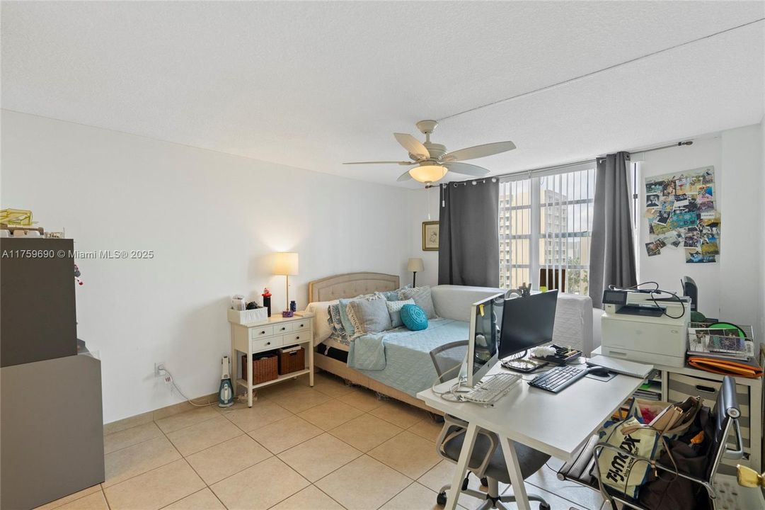 Vendido Recientemente: $169,000 (2 camas, 2 baños, 1058 Pies cuadrados)