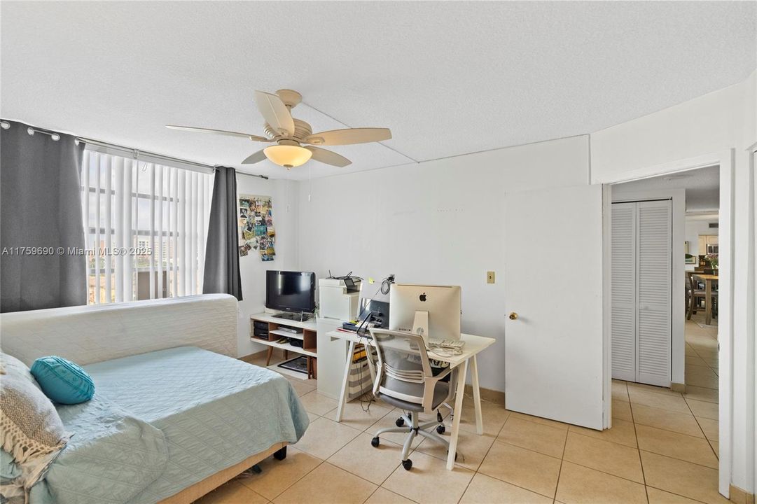 Vendido Recientemente: $169,000 (2 camas, 2 baños, 1058 Pies cuadrados)