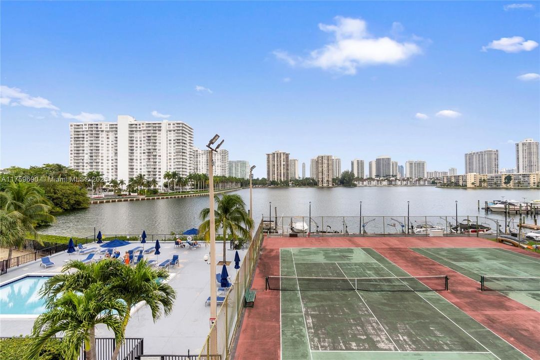 Vendido Recientemente: $169,000 (2 camas, 2 baños, 1058 Pies cuadrados)