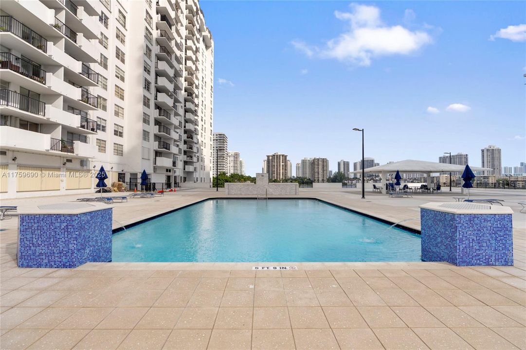 Vendido Recientemente: $169,000 (2 camas, 2 baños, 1058 Pies cuadrados)