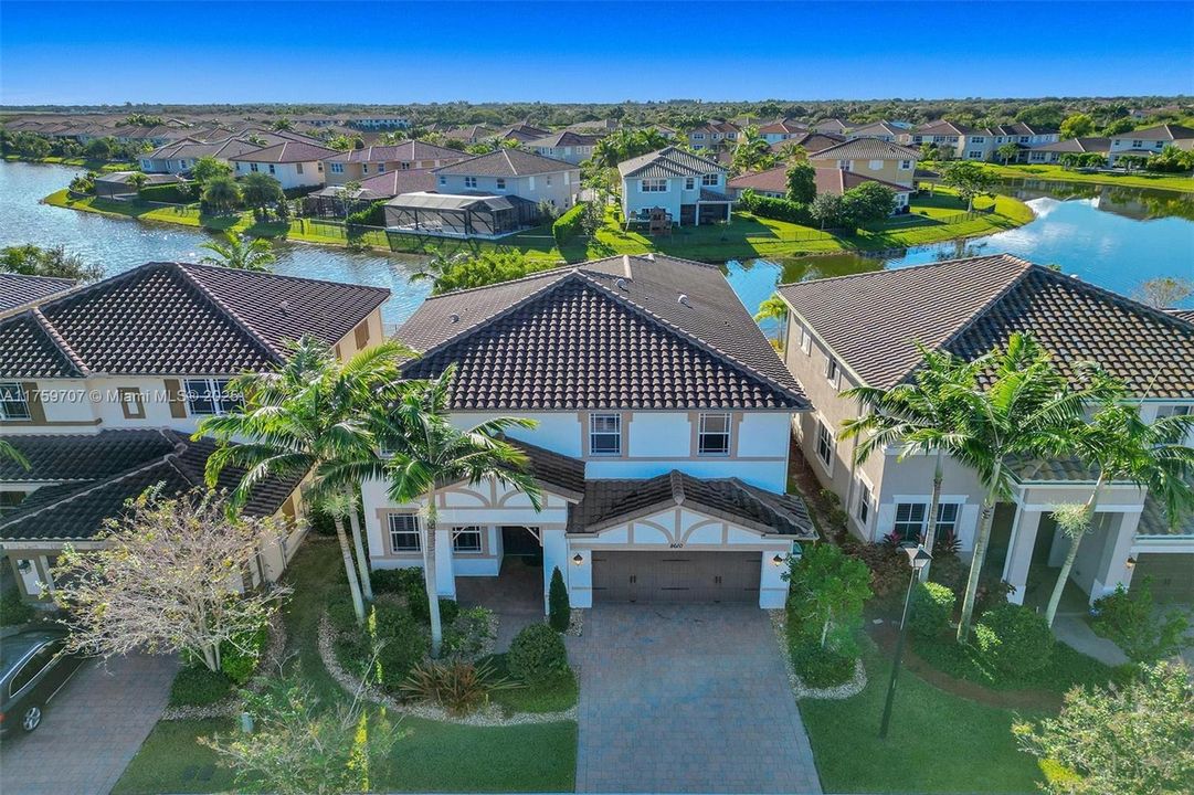 最近租的: $8,200 (5 贝兹, 4 浴室, 4176 平方英尺)