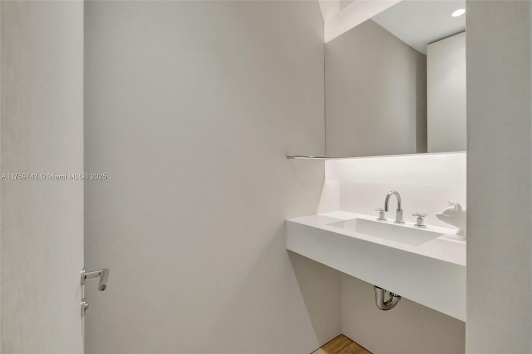 最近售出: $7,200,000 (2 贝兹, 2 浴室, 1753 平方英尺)