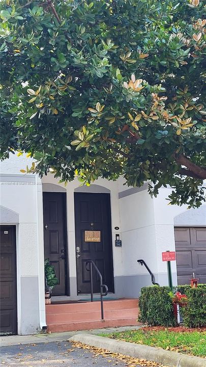 Vendido Recientemente: $337,000 (3 camas, 3 baños, 1285 Pies cuadrados)