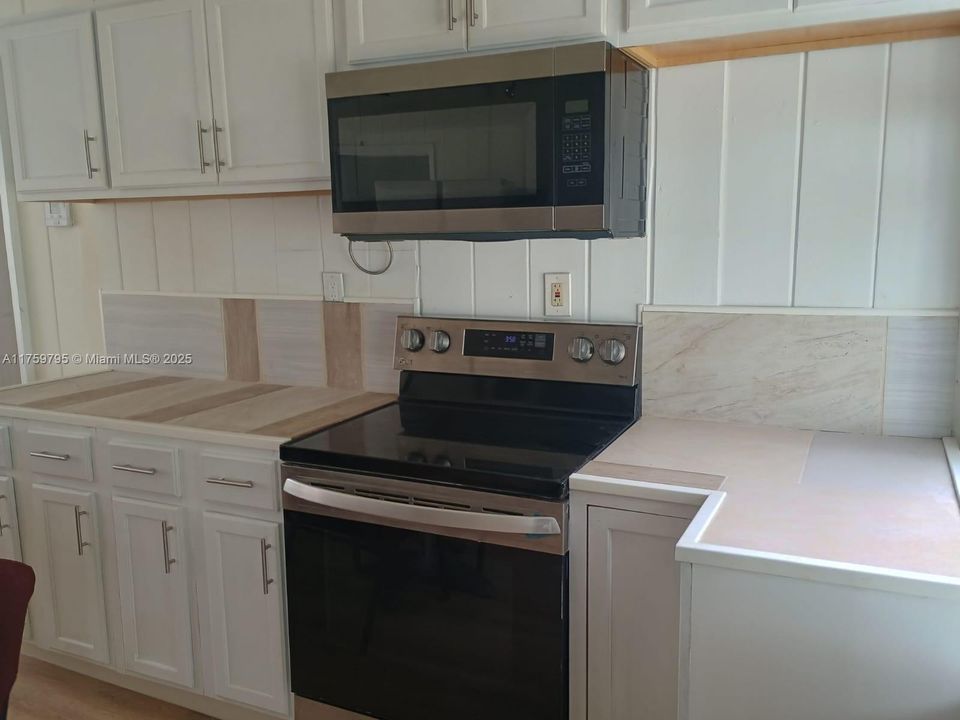 Recently Rented: $1,800 (1 beds, 1 baths, 0 Square Feet)