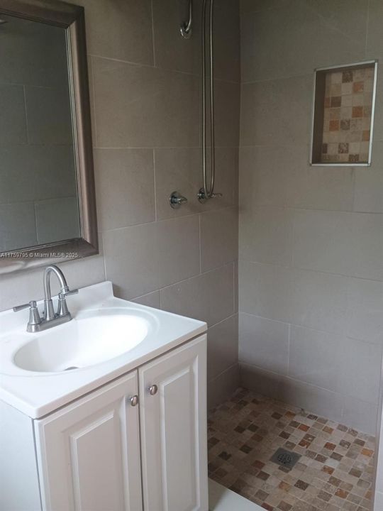 Recently Rented: $1,800 (1 beds, 1 baths, 0 Square Feet)