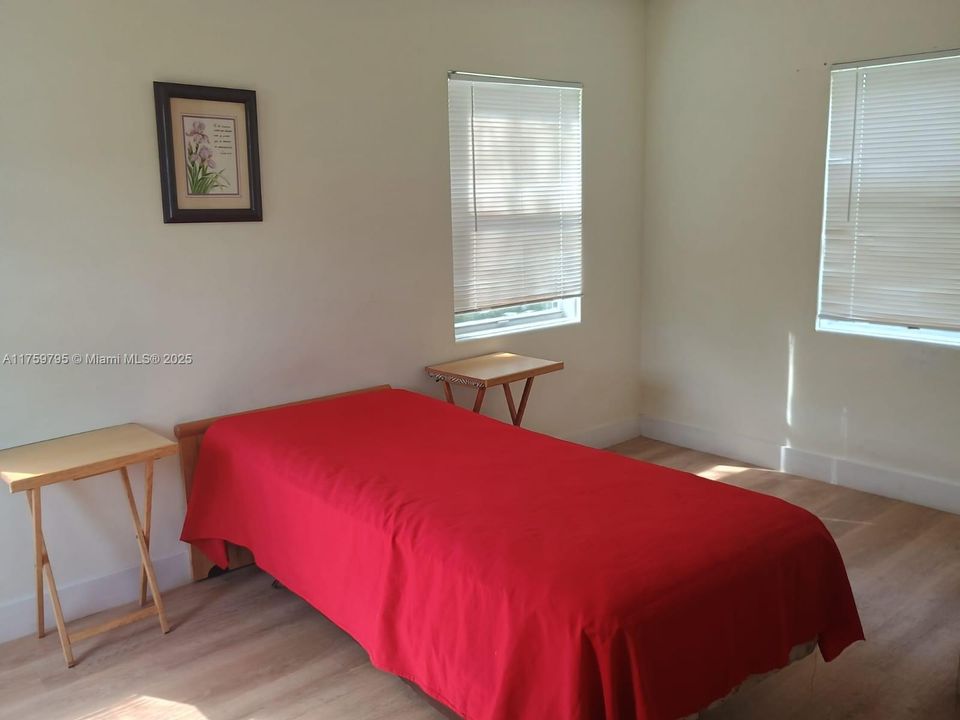 Recently Rented: $1,800 (1 beds, 1 baths, 0 Square Feet)