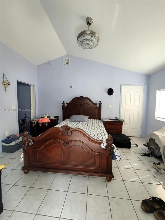 Под контрактом: $1,200 (0 спален, 1 ванн, 0 Квадратных фут)