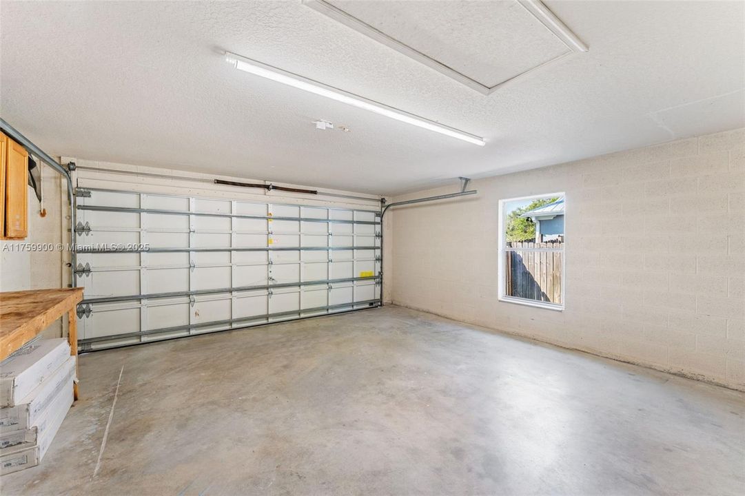 Recently Rented: $3,100 (3 beds, 2 baths, 1559 Square Feet)