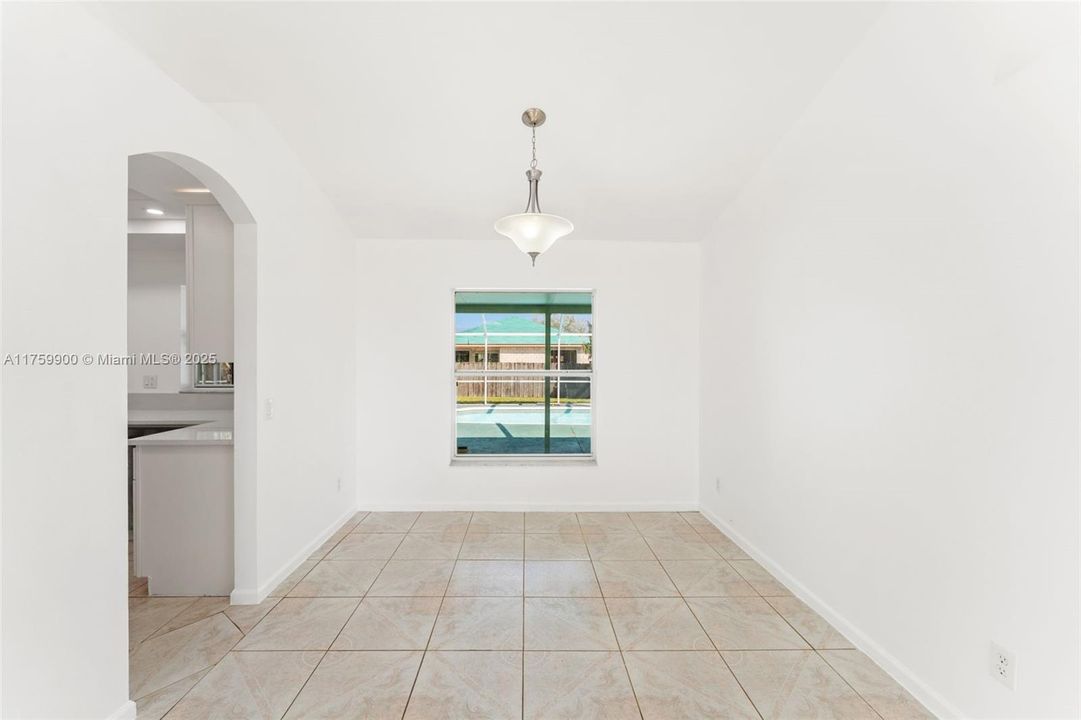 Recently Rented: $3,100 (3 beds, 2 baths, 1559 Square Feet)