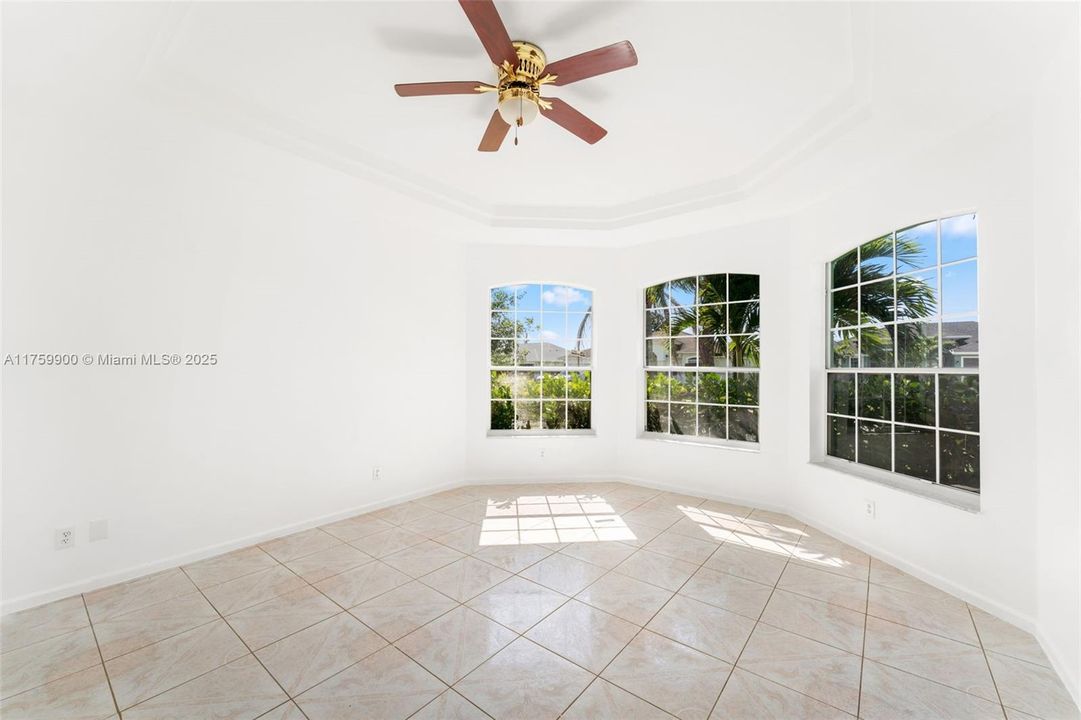 Recently Rented: $3,100 (3 beds, 2 baths, 1559 Square Feet)