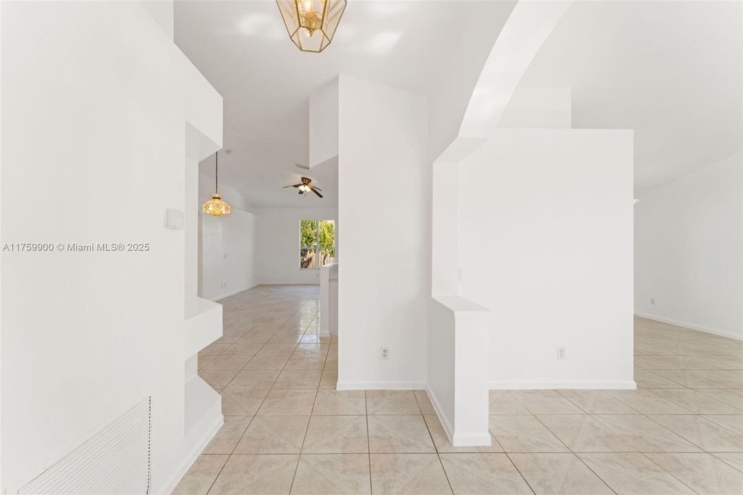 Recently Rented: $3,100 (3 beds, 2 baths, 1559 Square Feet)