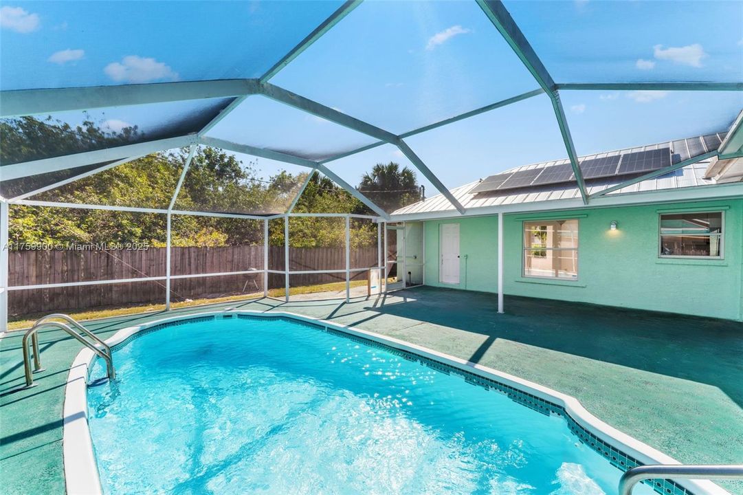 Recently Rented: $3,100 (3 beds, 2 baths, 1559 Square Feet)