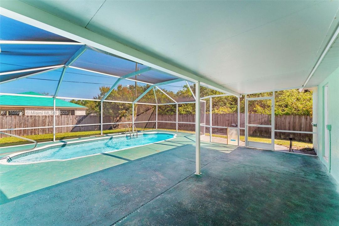 Recently Rented: $3,100 (3 beds, 2 baths, 1559 Square Feet)