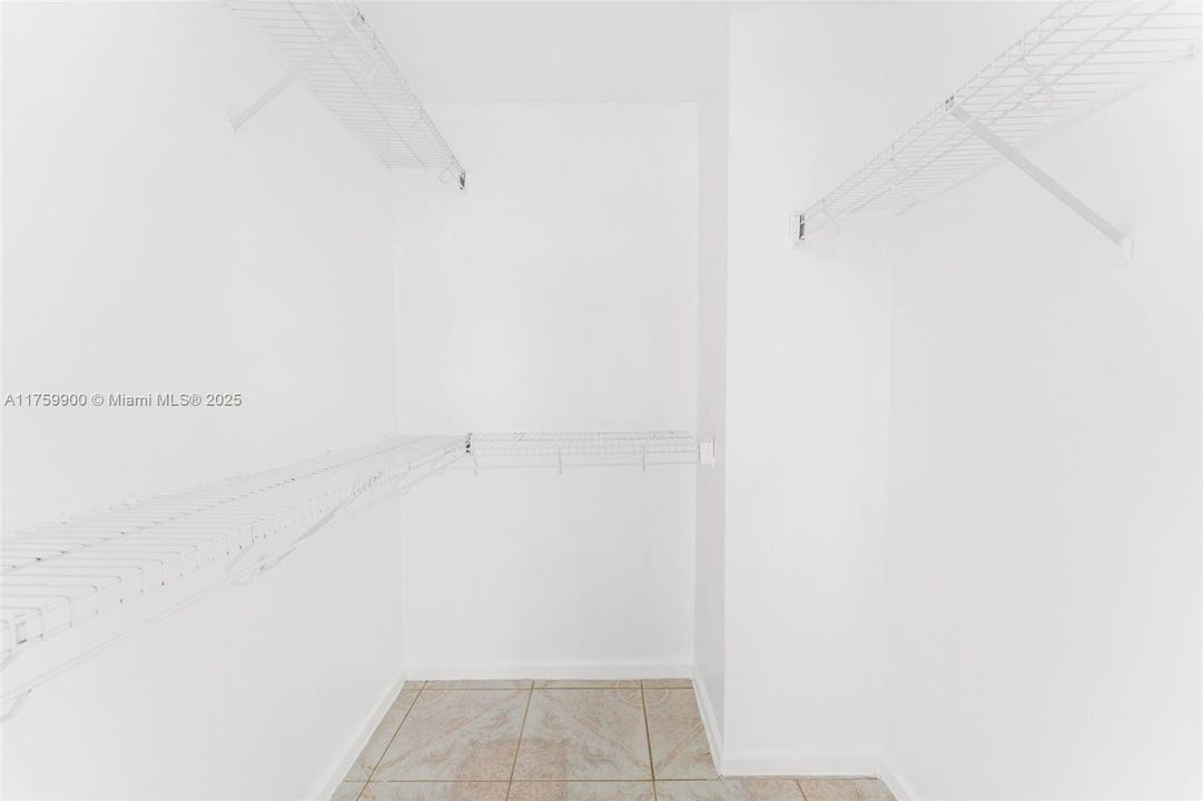 Recently Rented: $3,100 (3 beds, 2 baths, 1559 Square Feet)