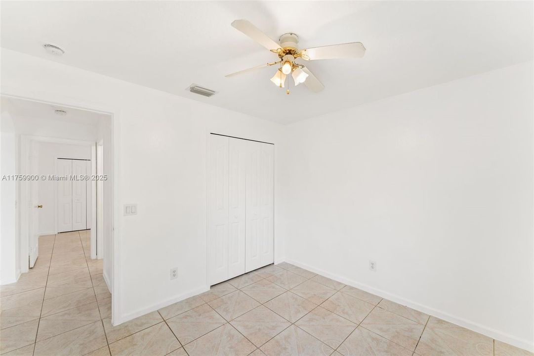 Recently Rented: $3,100 (3 beds, 2 baths, 1559 Square Feet)