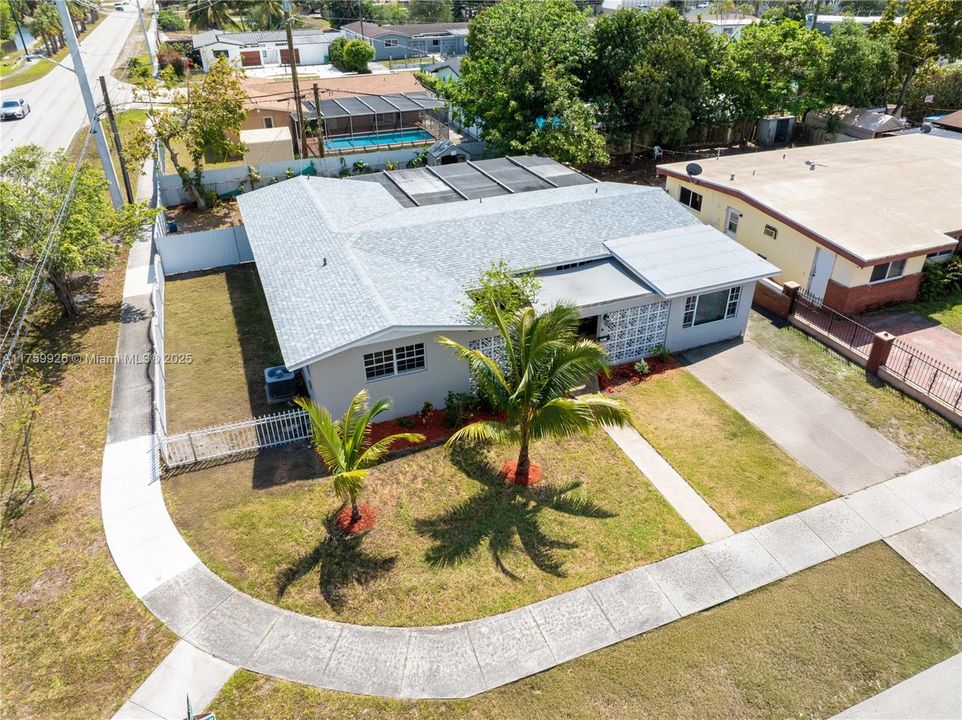 Recently Sold: $550,000 (4 beds, 3 baths, 1619 Square Feet)