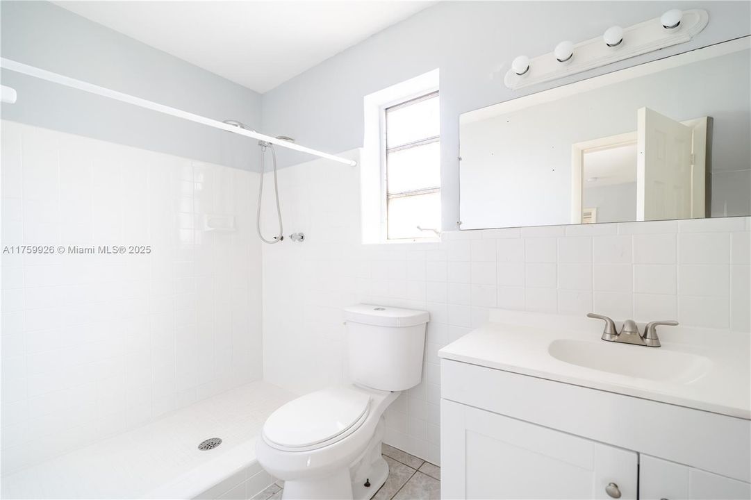 Recently Sold: $550,000 (4 beds, 3 baths, 1619 Square Feet)