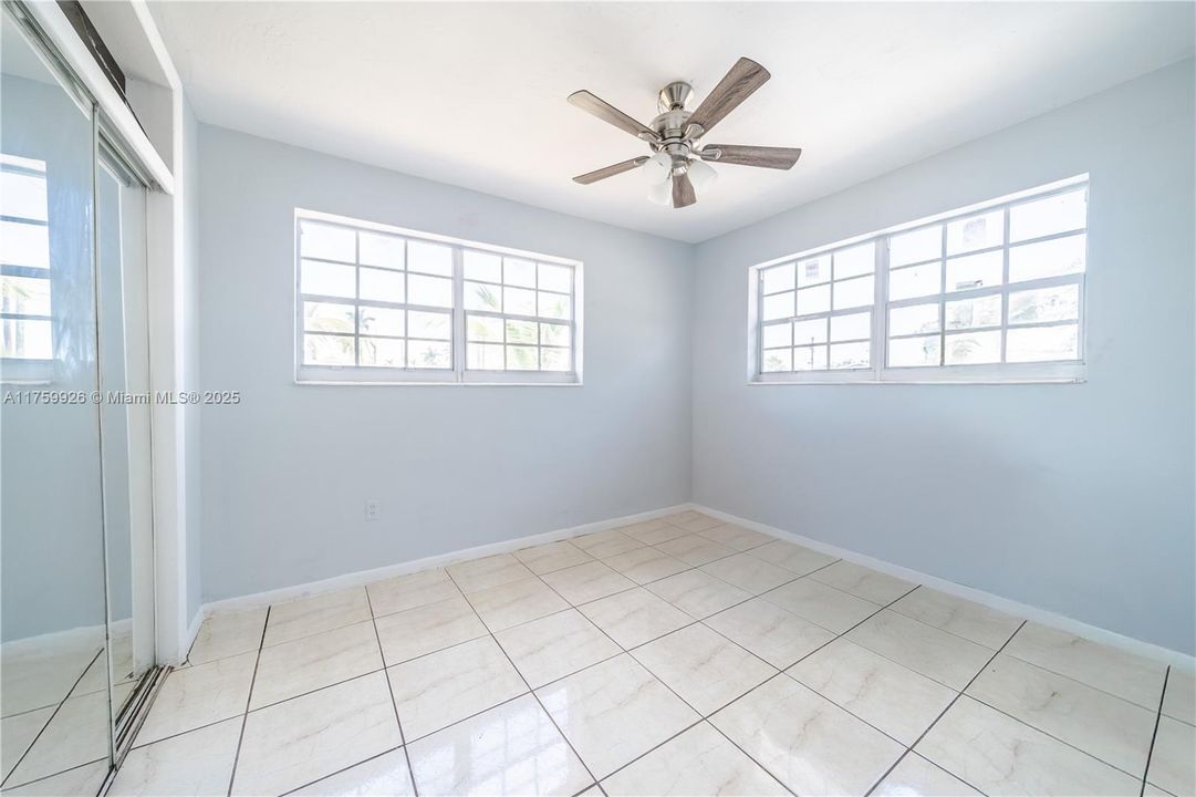 Recently Sold: $550,000 (4 beds, 3 baths, 1619 Square Feet)