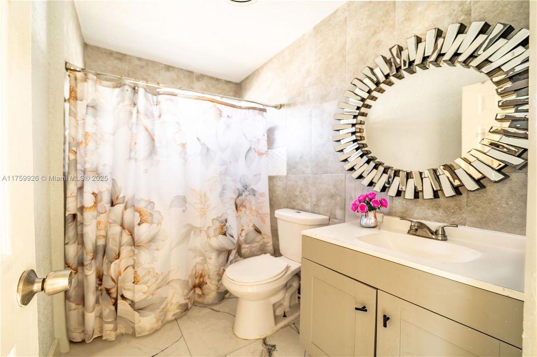 Recently Sold: $550,000 (4 beds, 3 baths, 1619 Square Feet)