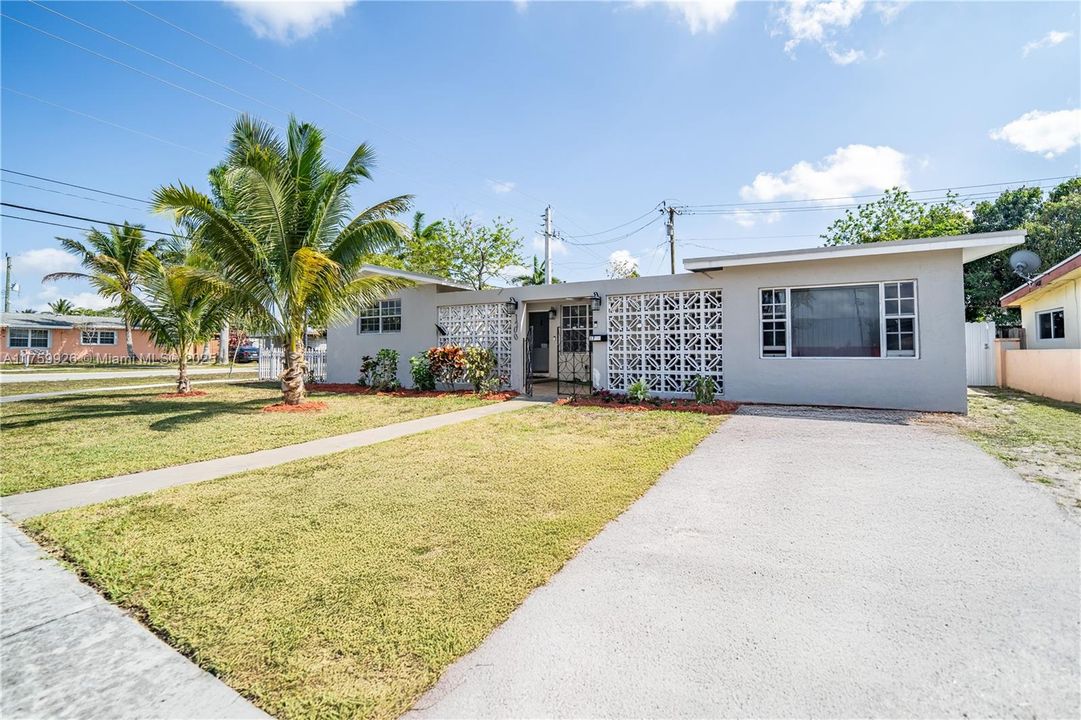 Recently Sold: $550,000 (4 beds, 3 baths, 1619 Square Feet)