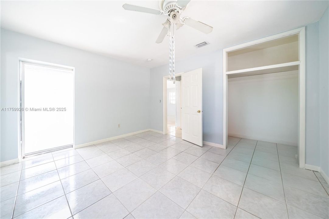 Recently Sold: $550,000 (4 beds, 3 baths, 1619 Square Feet)