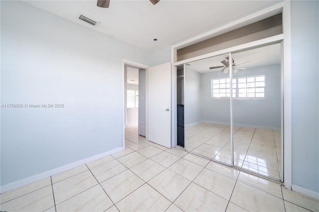 Recently Sold: $550,000 (4 beds, 3 baths, 1619 Square Feet)