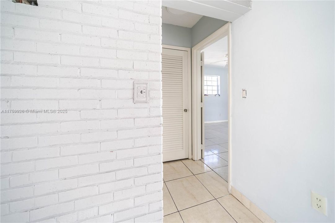 Recently Sold: $550,000 (4 beds, 3 baths, 1619 Square Feet)