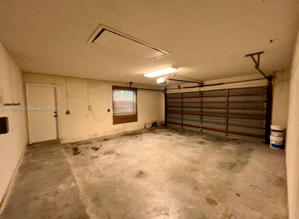 Недавно арендовано: $5,000 (4 спален, 2 ванн, 2215 Квадратных фут)