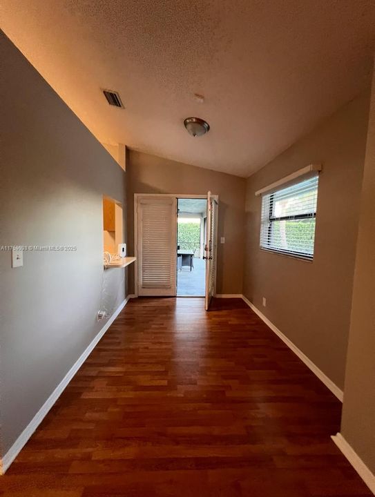 Недавно арендовано: $5,000 (4 спален, 2 ванн, 2215 Квадратных фут)