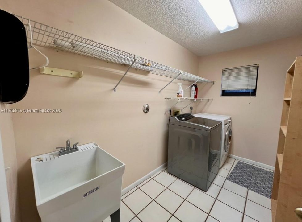 Недавно арендовано: $5,000 (4 спален, 2 ванн, 2215 Квадратных фут)