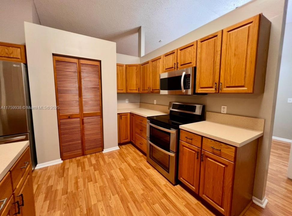 Недавно арендовано: $5,000 (4 спален, 2 ванн, 2215 Квадратных фут)