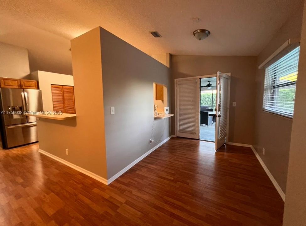 Недавно арендовано: $5,000 (4 спален, 2 ванн, 2215 Квадратных фут)