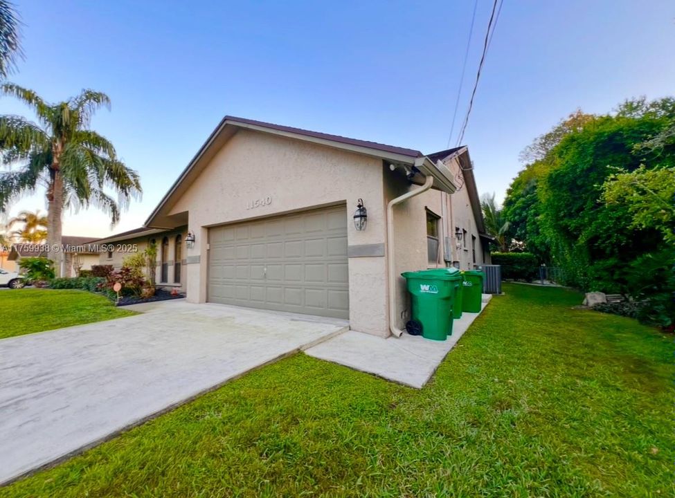 Недавно арендовано: $5,000 (4 спален, 2 ванн, 2215 Квадратных фут)